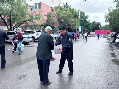 乌海市应急管理局市开展“2024年烟花爆竹生产经营相关法律法规”宣传活动2